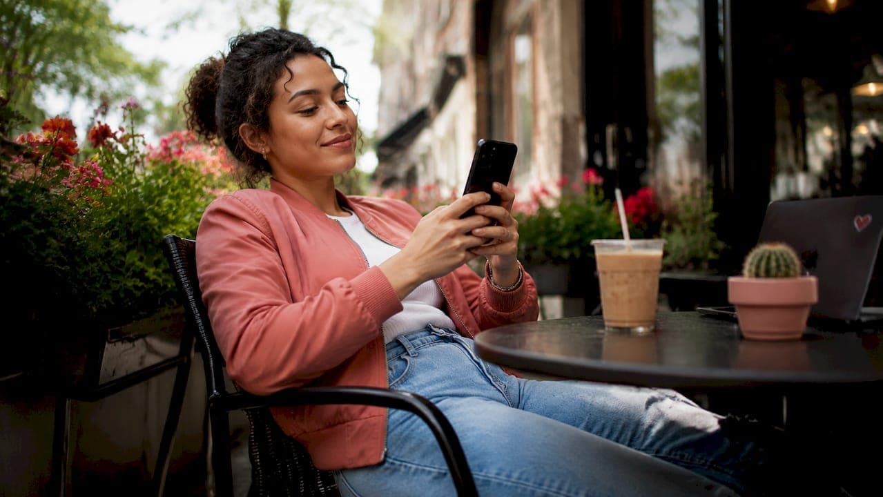 The role of social proof in dating photos: 2026 guide