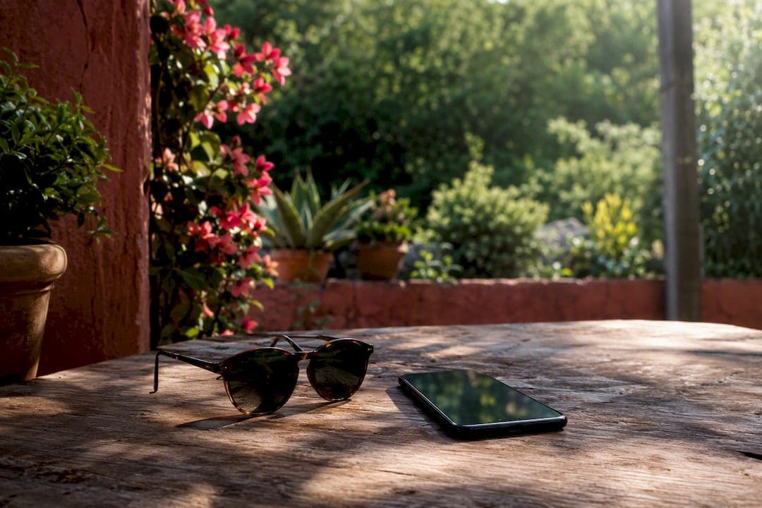 Should you wear sunglasses in your Tinder photo?