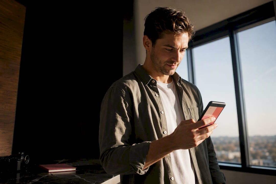 5–6 Photos That Get Swipes: 10 Minute Audit for Singles